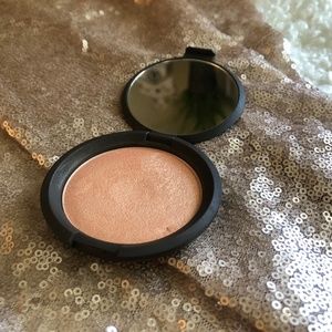 BECCA Champagne Pop Highlighter